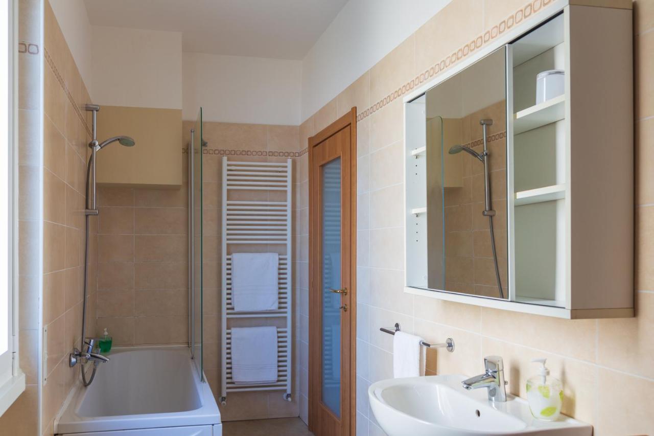 Appartamento Sosta Sul Lago Lezzeno Exterior photo